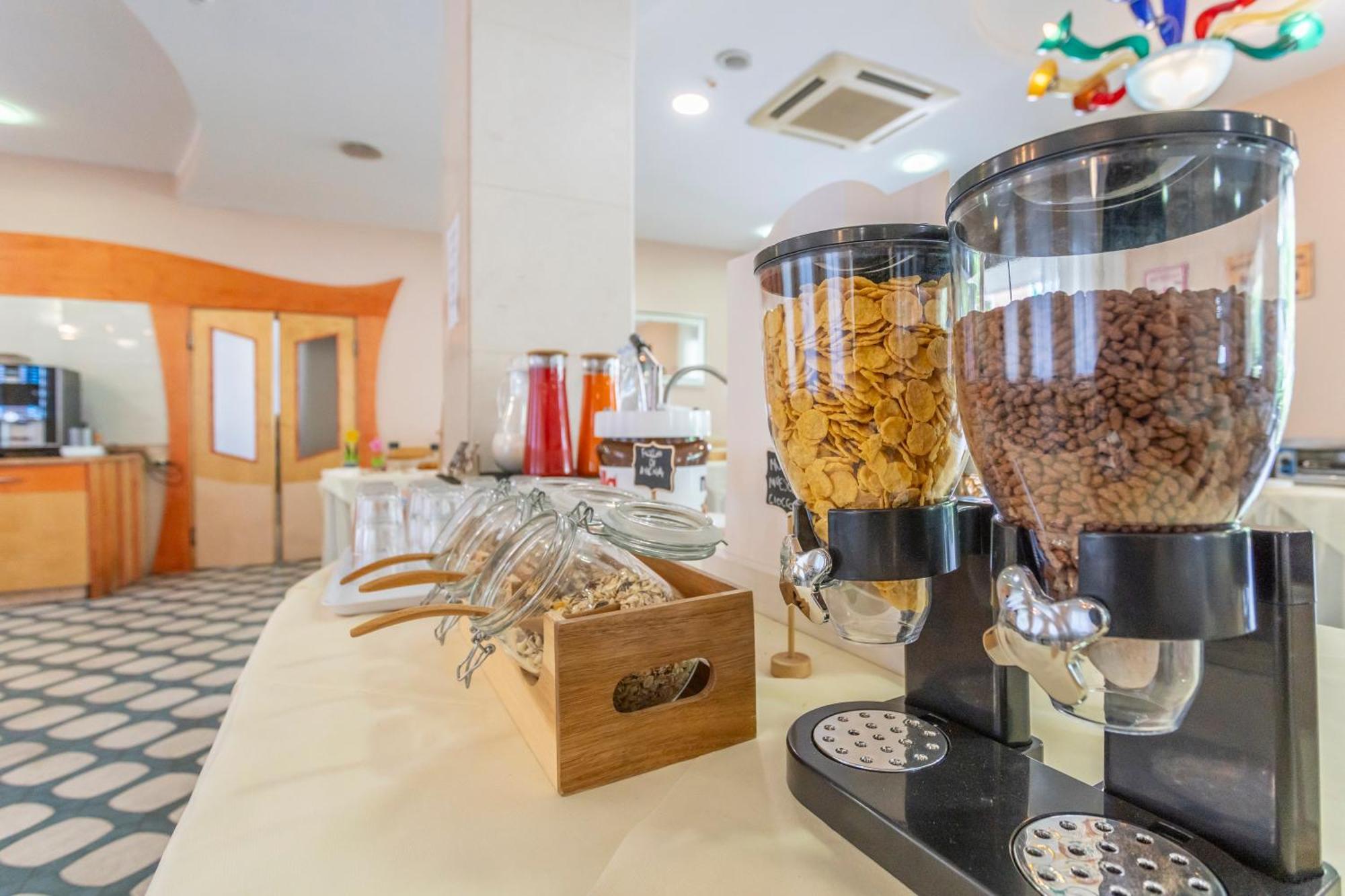 Hotel Vannucci Rimini Eksteriør billede